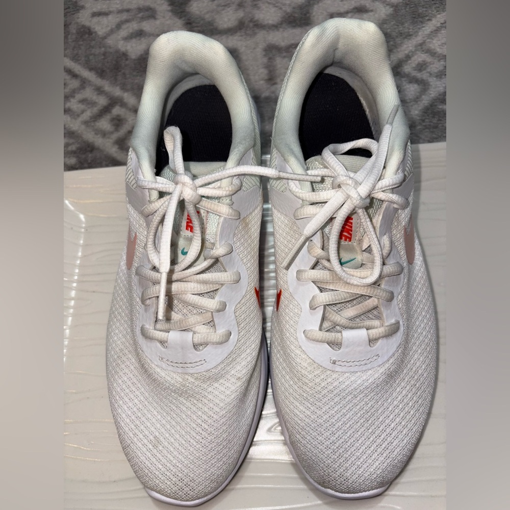 Women’s Nike White Mesh size 8 Athletic Sneakers